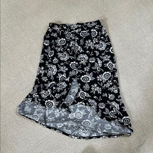 Roxy Girls Black and White Full Skirt, size 16🌿